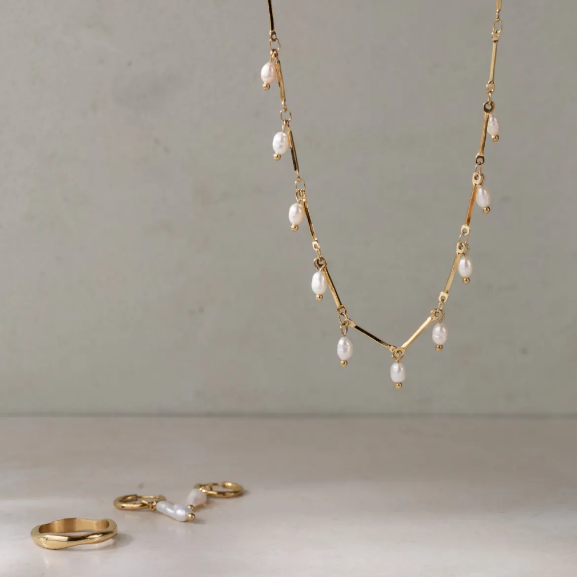 Annes Authentic Pearl Choker Gold