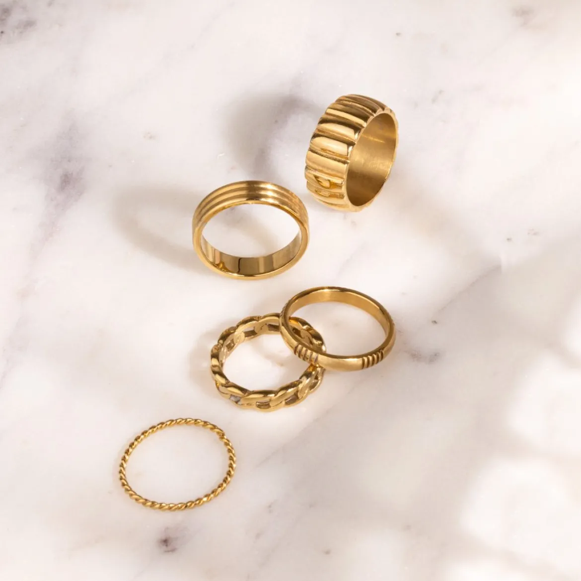 Azora Ring Gold