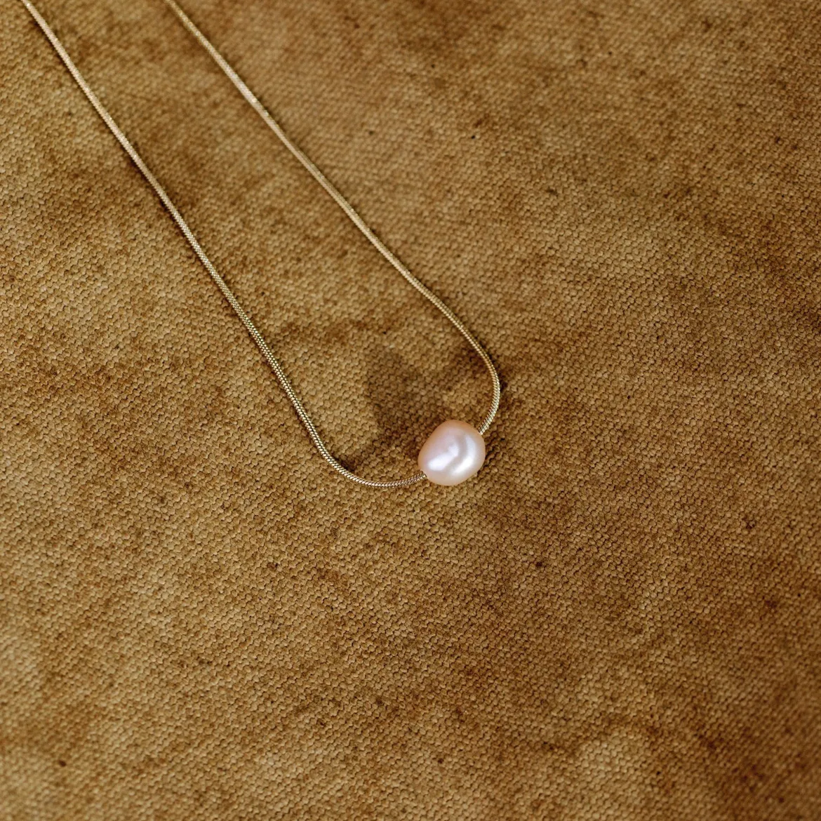 Blush Pearl Choker Gold