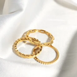 Delicate Chain Ring Gold