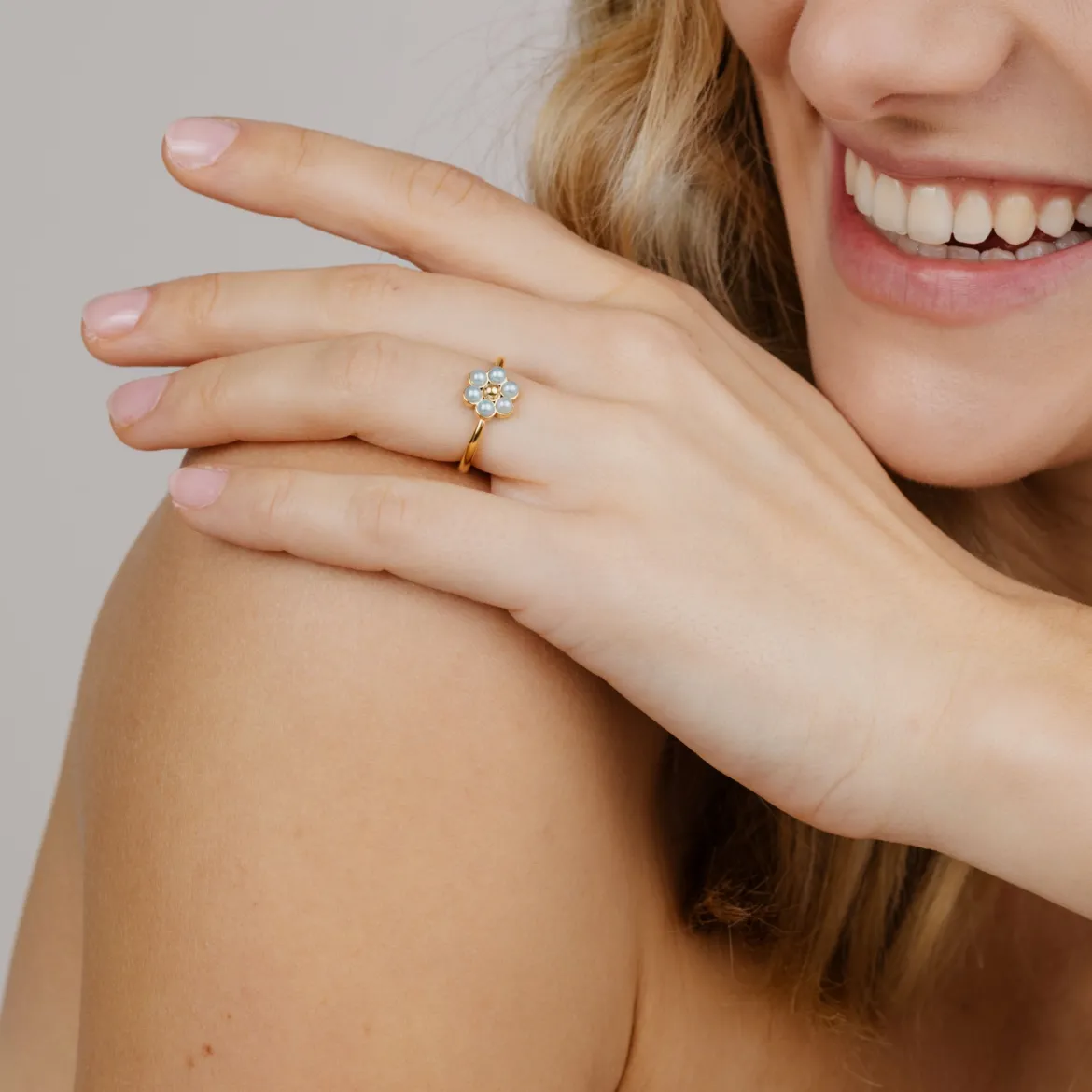 Forever Blue Daisy Ring Gold - 50