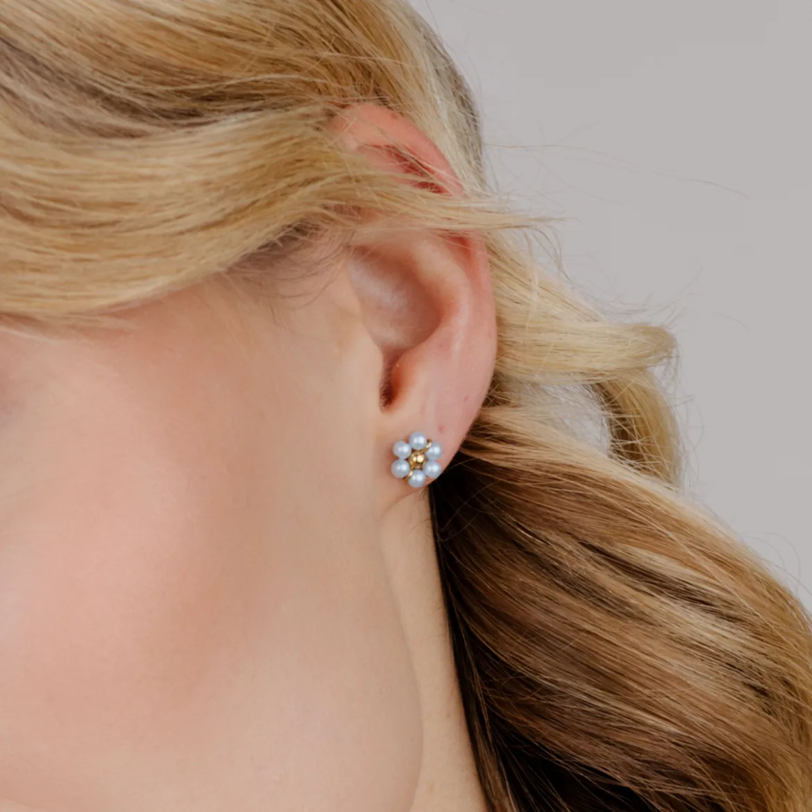 Forever Blue Daisy Studs Gold