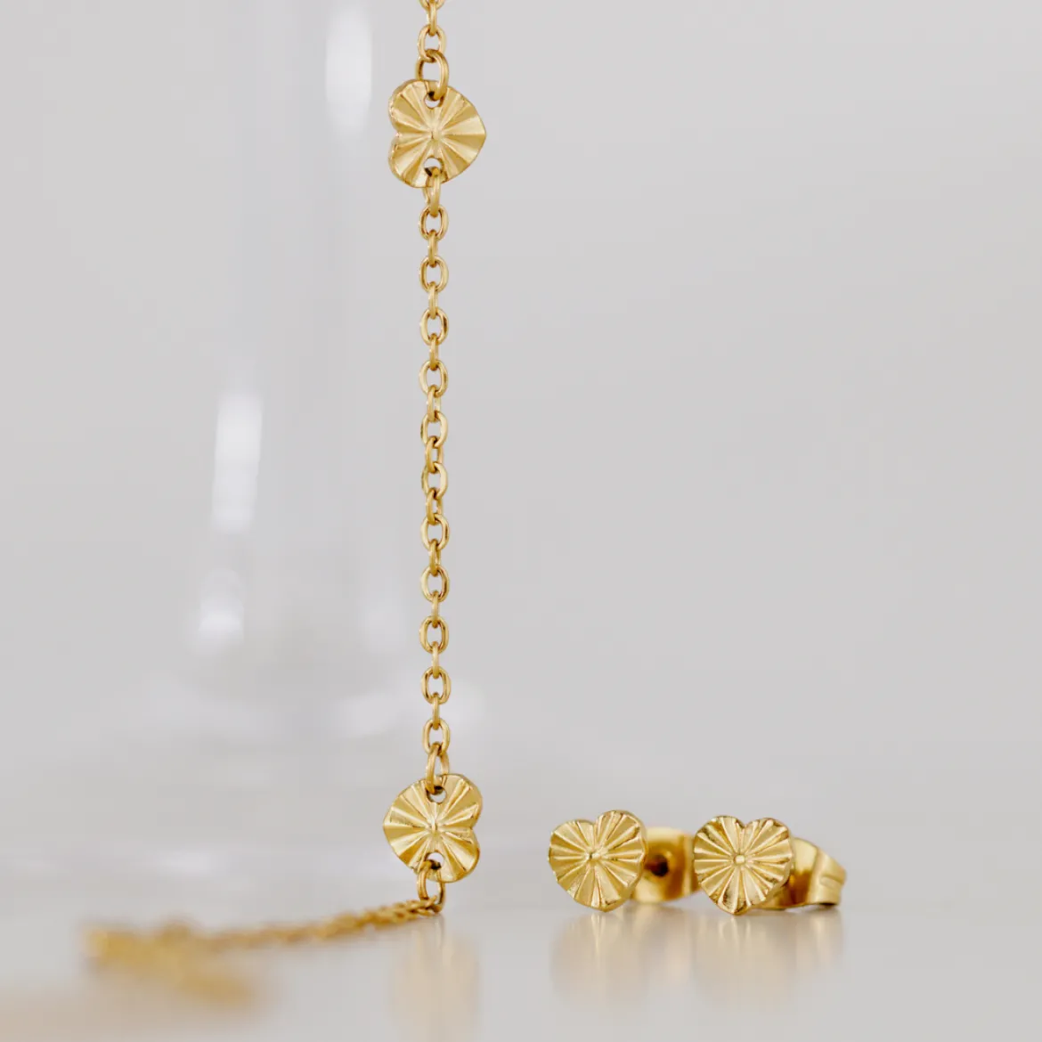 Glass Heart Studs Gold