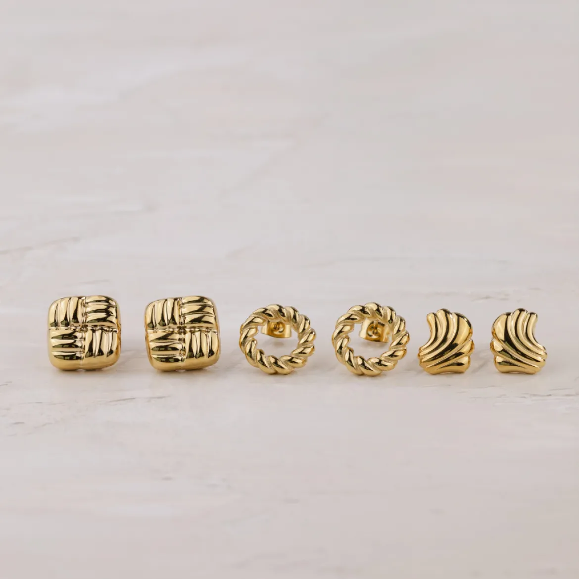 Granny Button Studs Small Silber