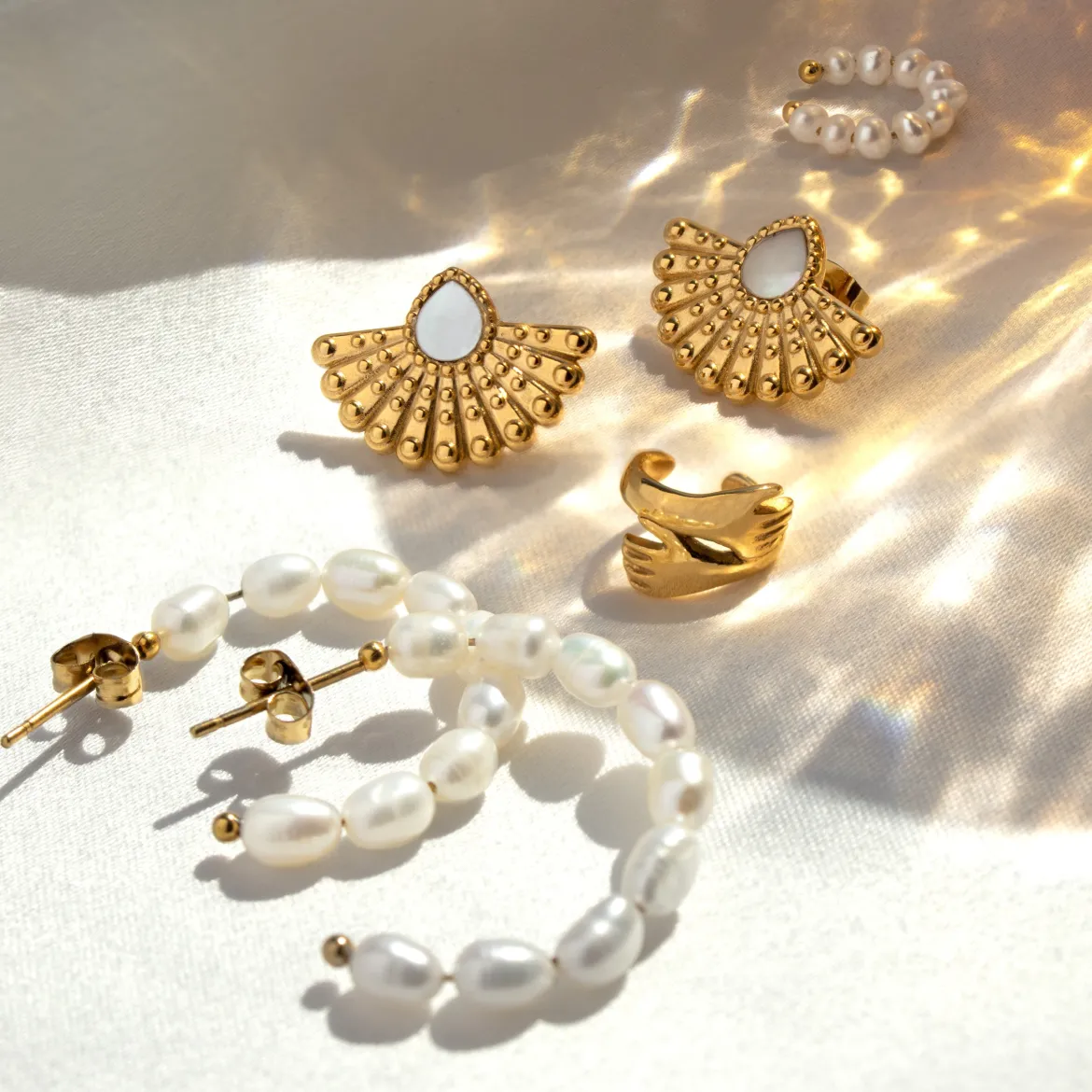 Incredible Leo Stud Earrings Gold
