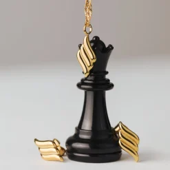 Lustrous Pendant Necklace Gold