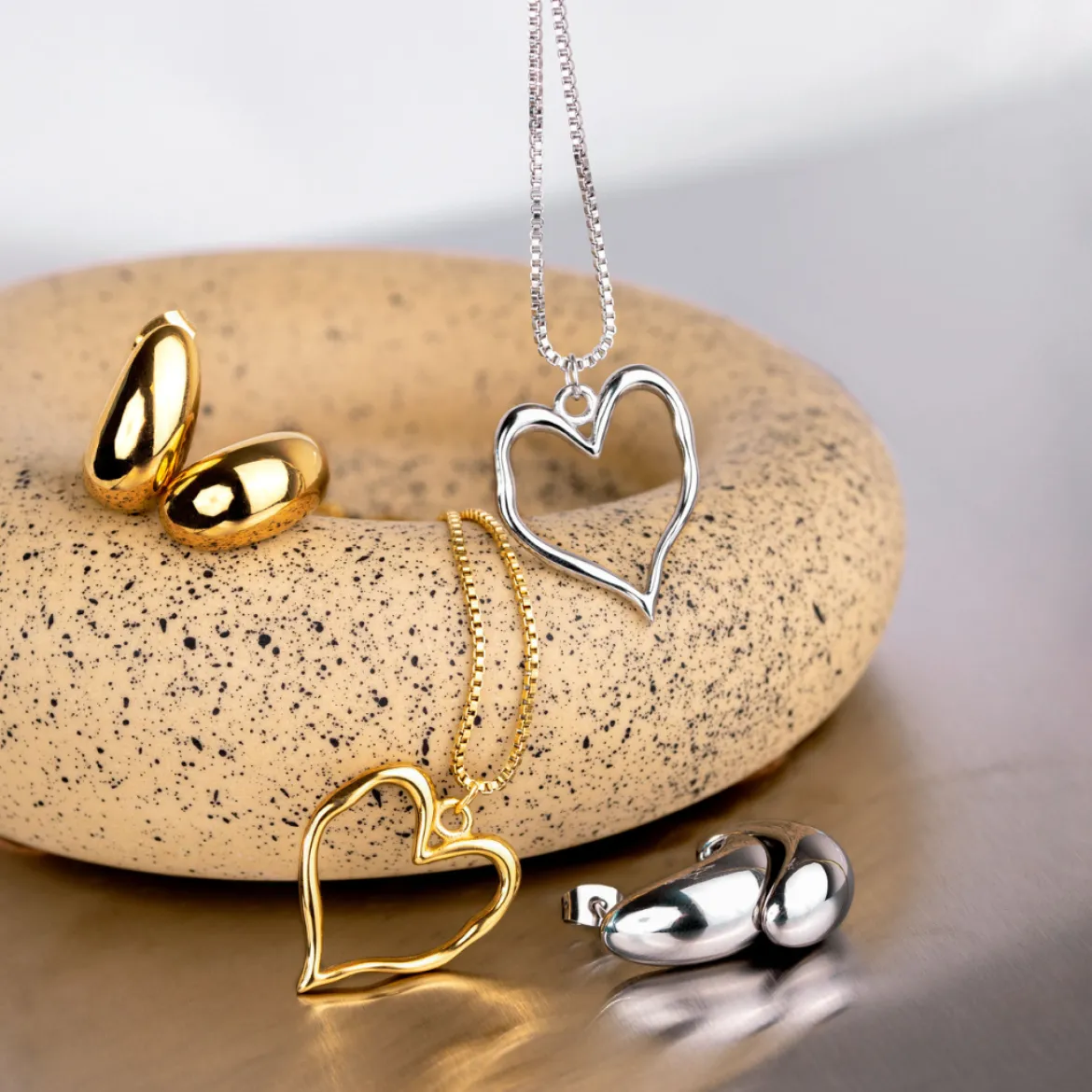 Melting Heart Necklace Gold