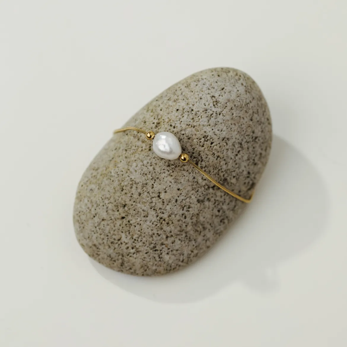 Minimalist Pearl Bracelet Gold