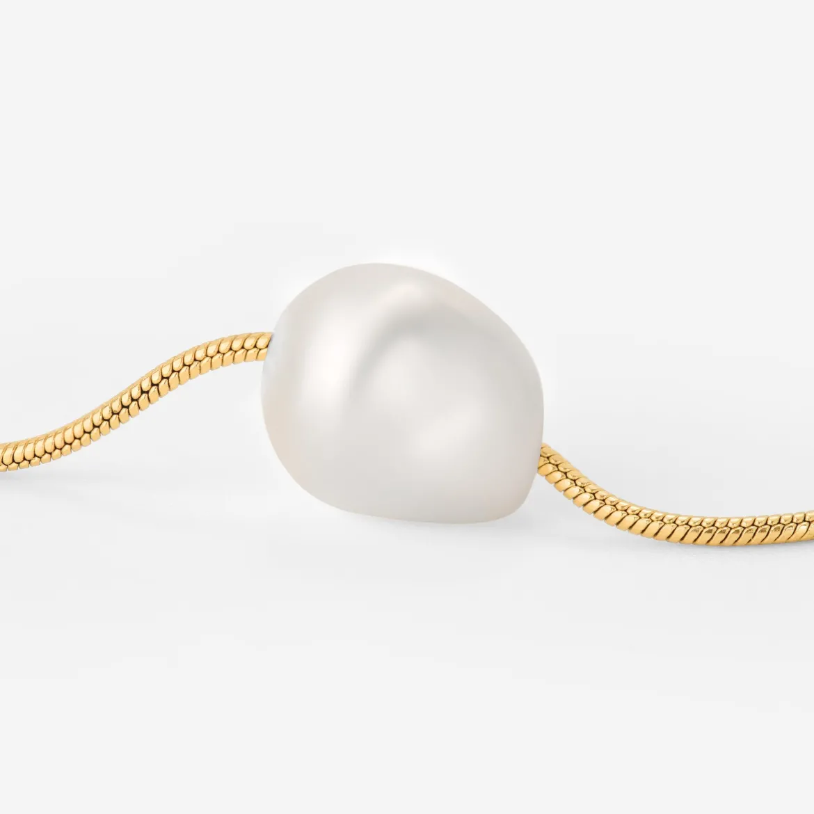 Minimalist Pearl Choker Gold