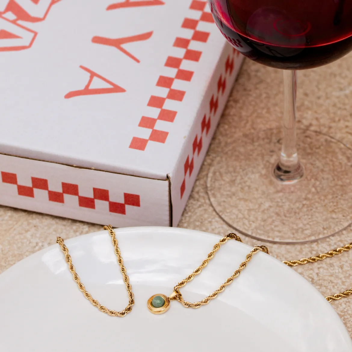 Olive Glow Necklace Gold