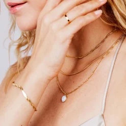 Oval Pendant Necklace Gold
