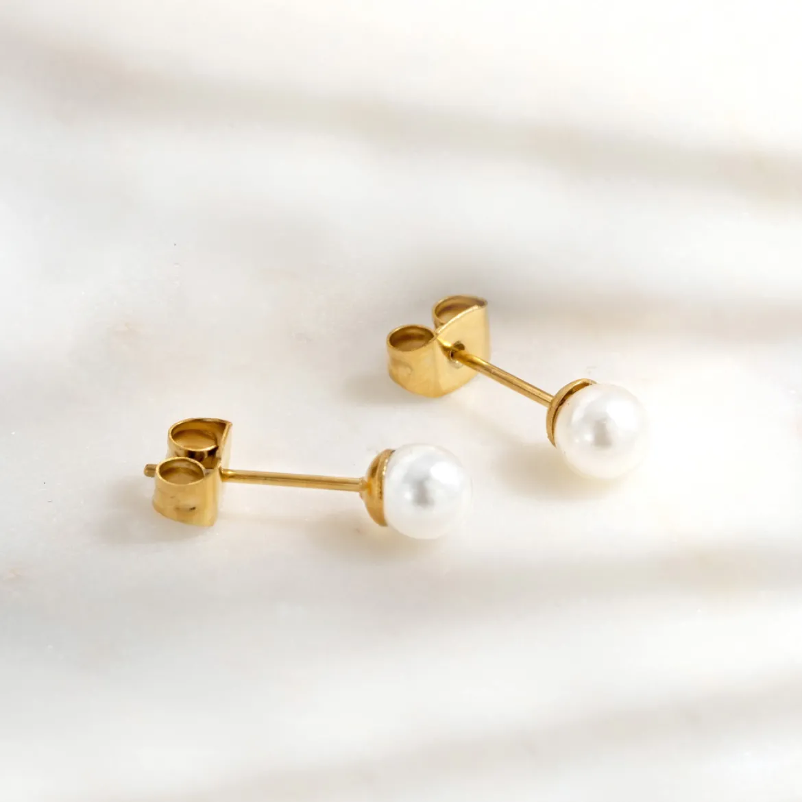 Pretty Pearl Studs Gold