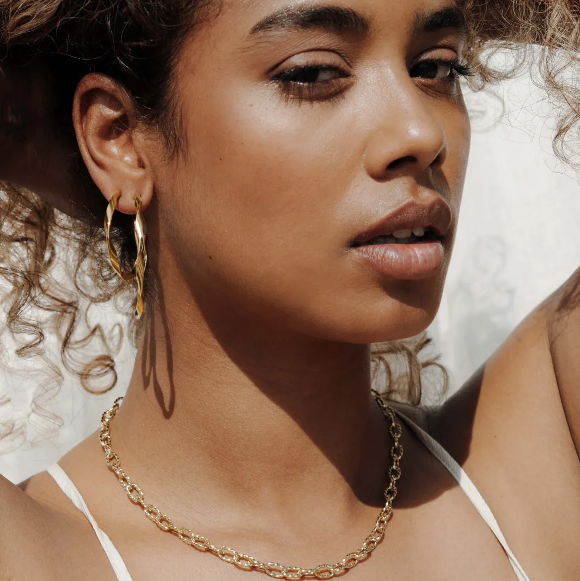 Sahira Hoop Studs Large Gold
