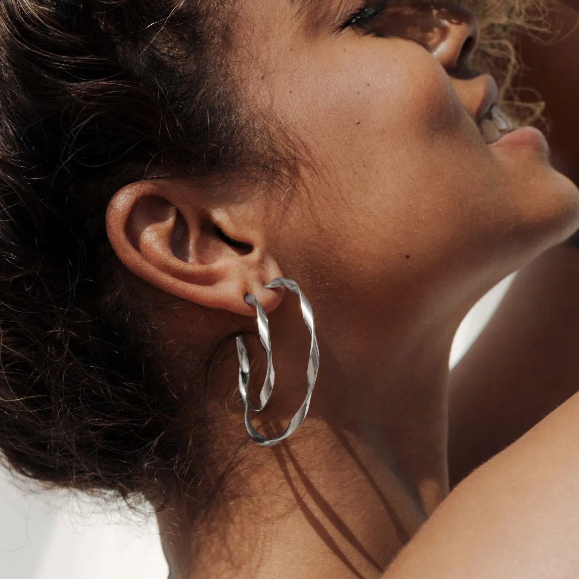 Sahira Hoop Studs Large Silber
