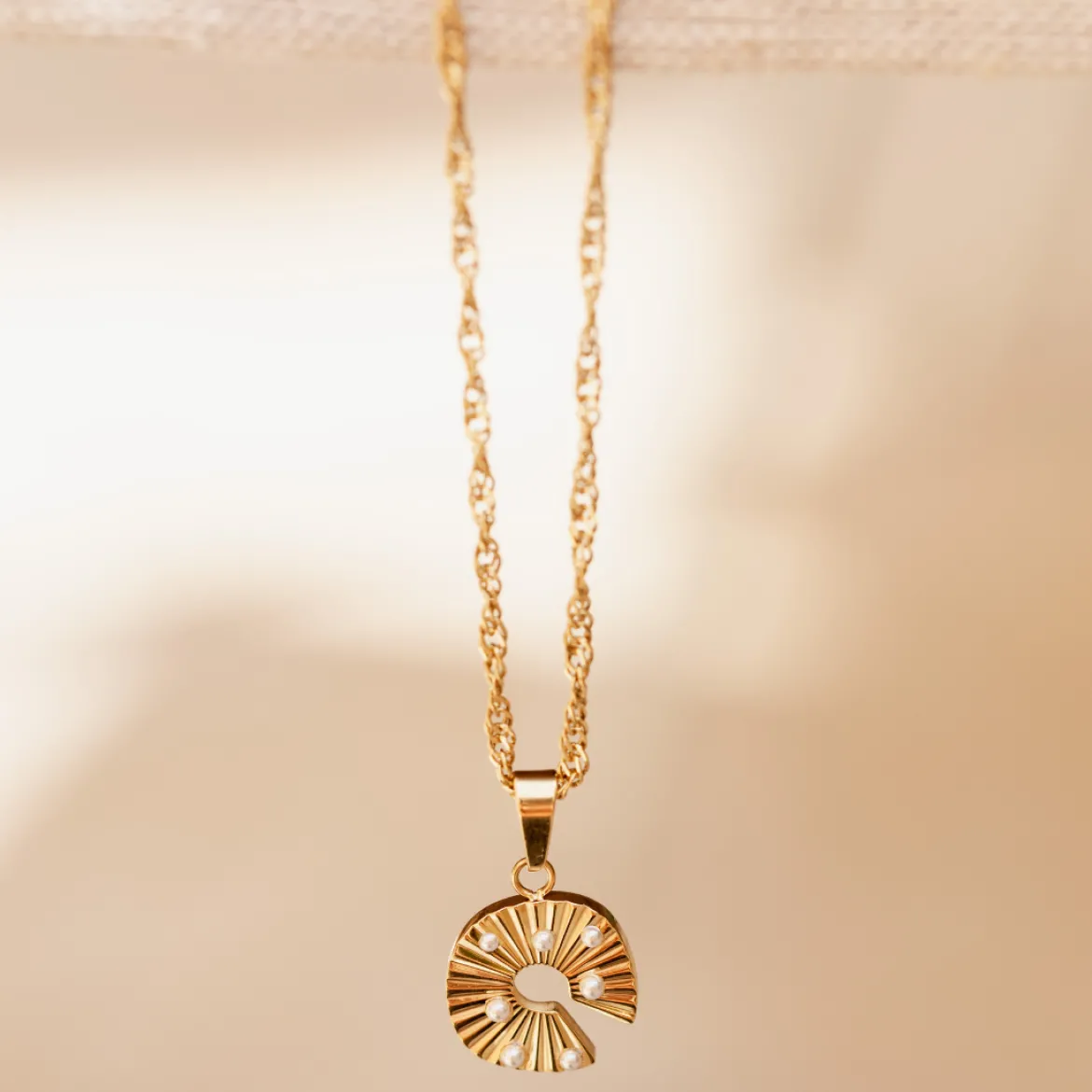 Sparkling Donut Necklace Gold