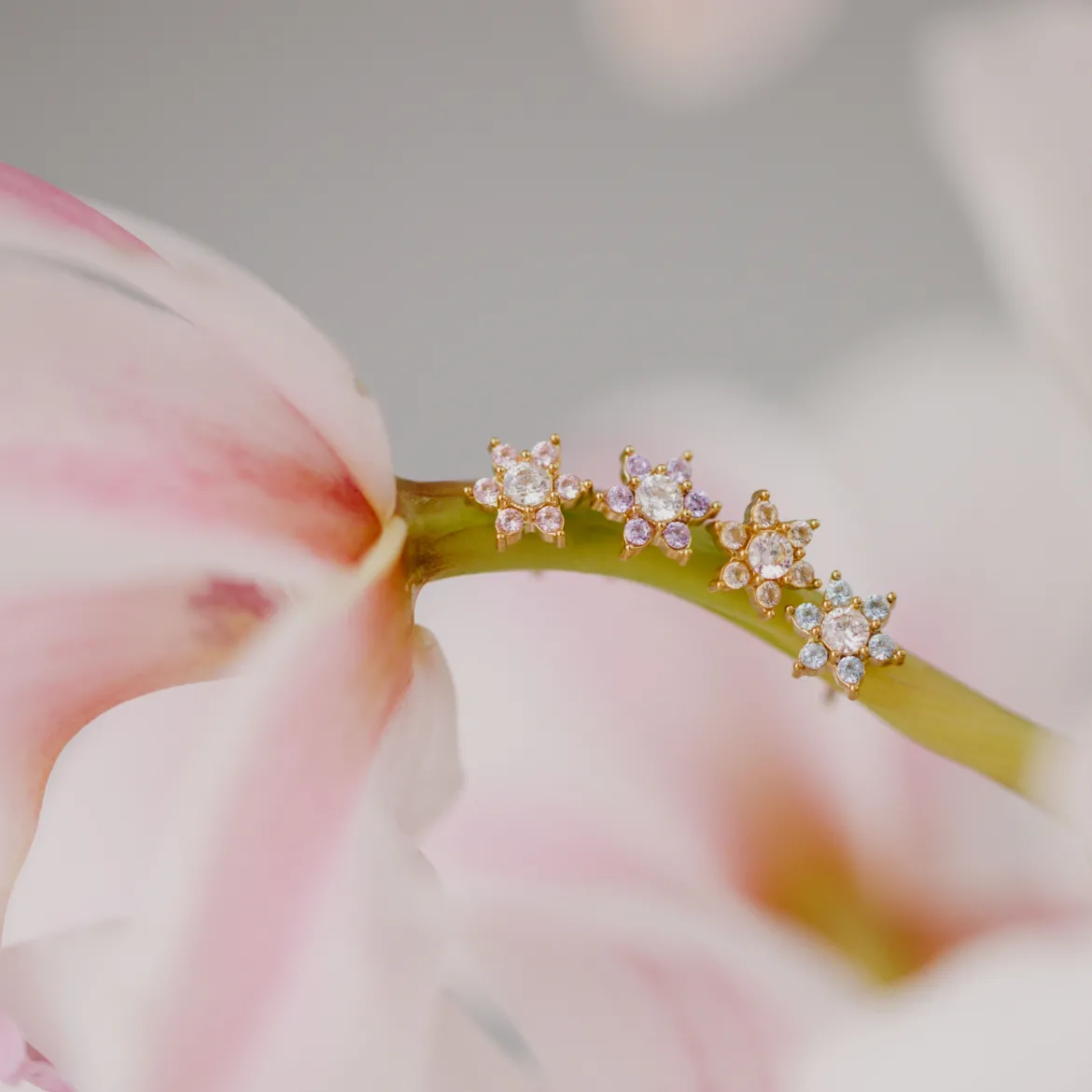 Sparkling Pink Petal Studs Silber