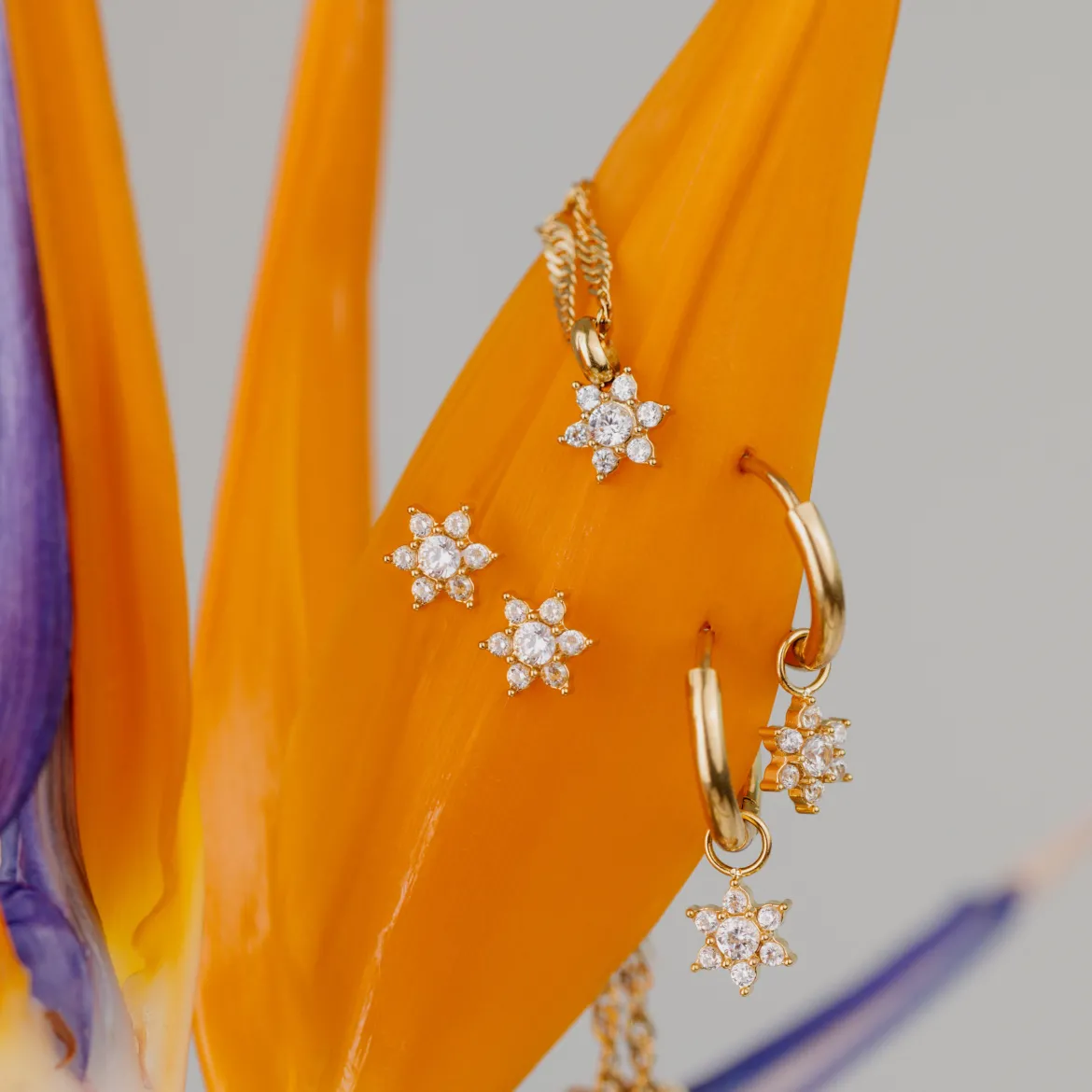 Sparkling White Petal Necklace Roségold