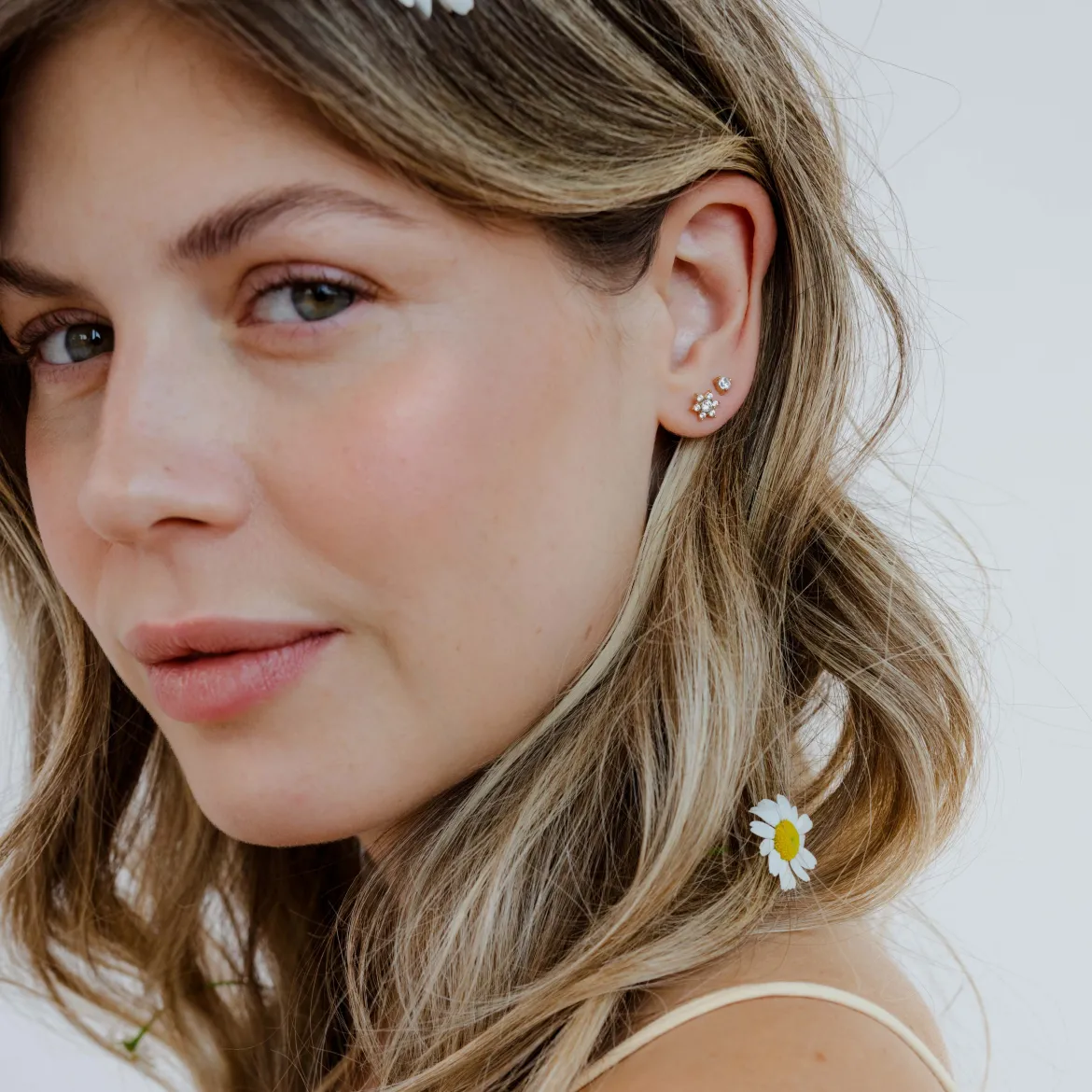 Sparkling White Petal Studs Roségold