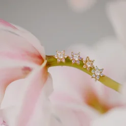 Sparkling White Petal Studs Roségold