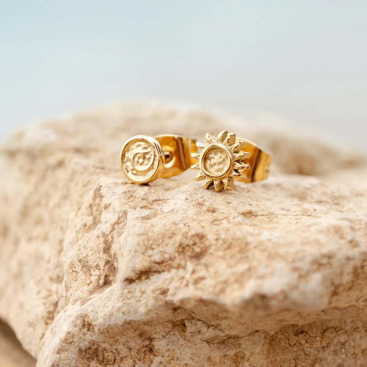 Sweet Swirl Studs Gold