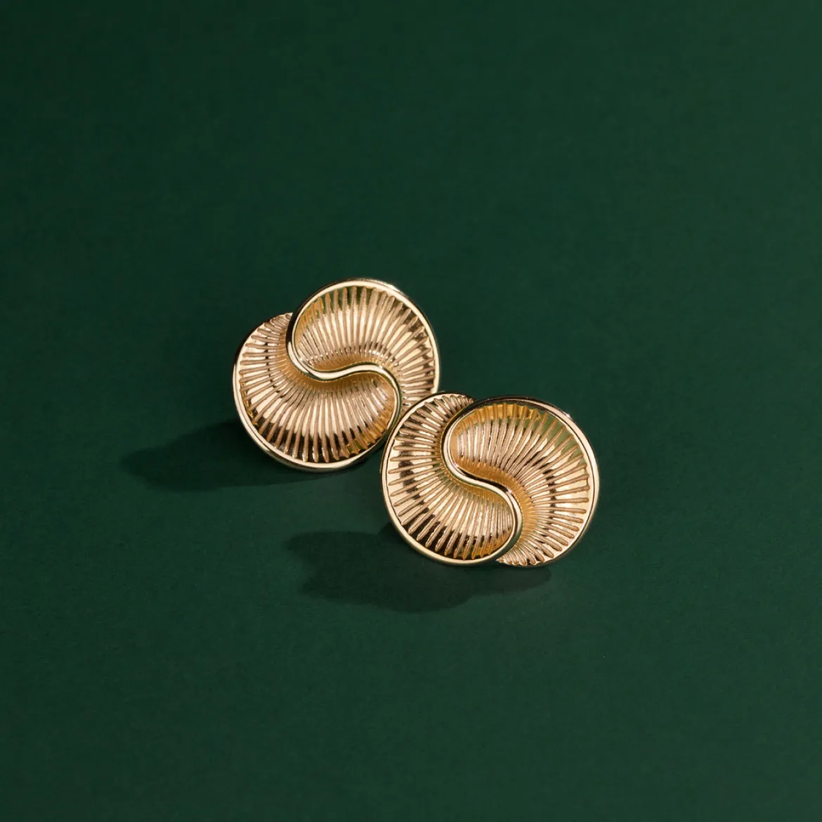 Winding Spiral Studs Gold